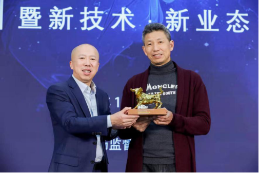 湖南華萊榮獲“社會(huì)責(zé)任典范企業(yè)”榮譽(yù)稱號(hào)