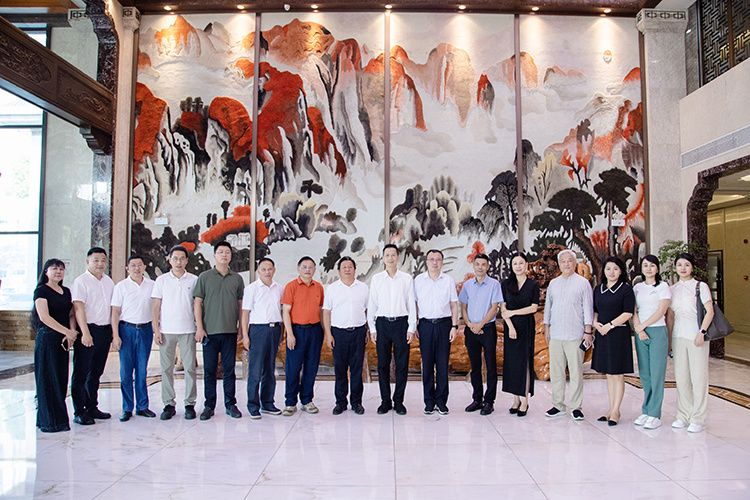 福建省政協(xié)原副主席、海峽兩岸茶業(yè)交流協(xié)會(huì)會(huì)長(zhǎng)林鐘樂(lè)蒞臨理想華萊調(diào)研