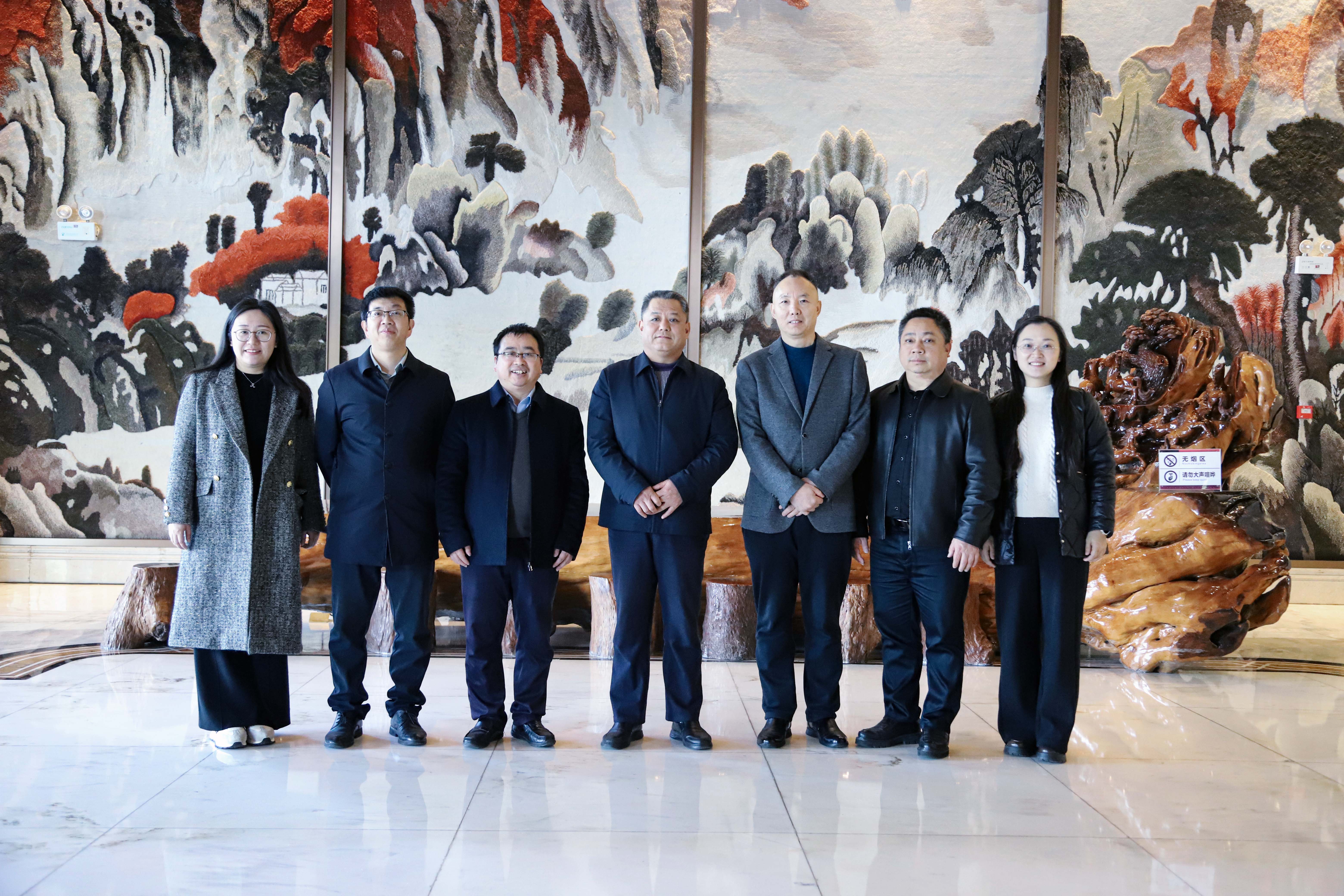 湖南農(nóng)業(yè)大學(xué)商學(xué)院院長、教授楊亦民帶隊到理想華萊調(diào)研